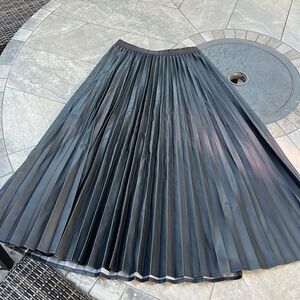 Aritzia Babaton Pleated Pleather Skirt